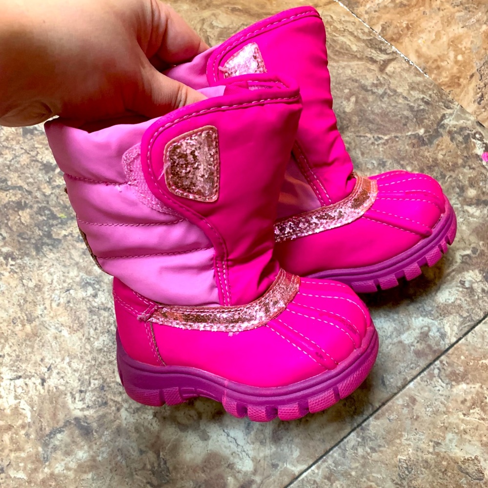 Toddler girl snow boots 💕💕